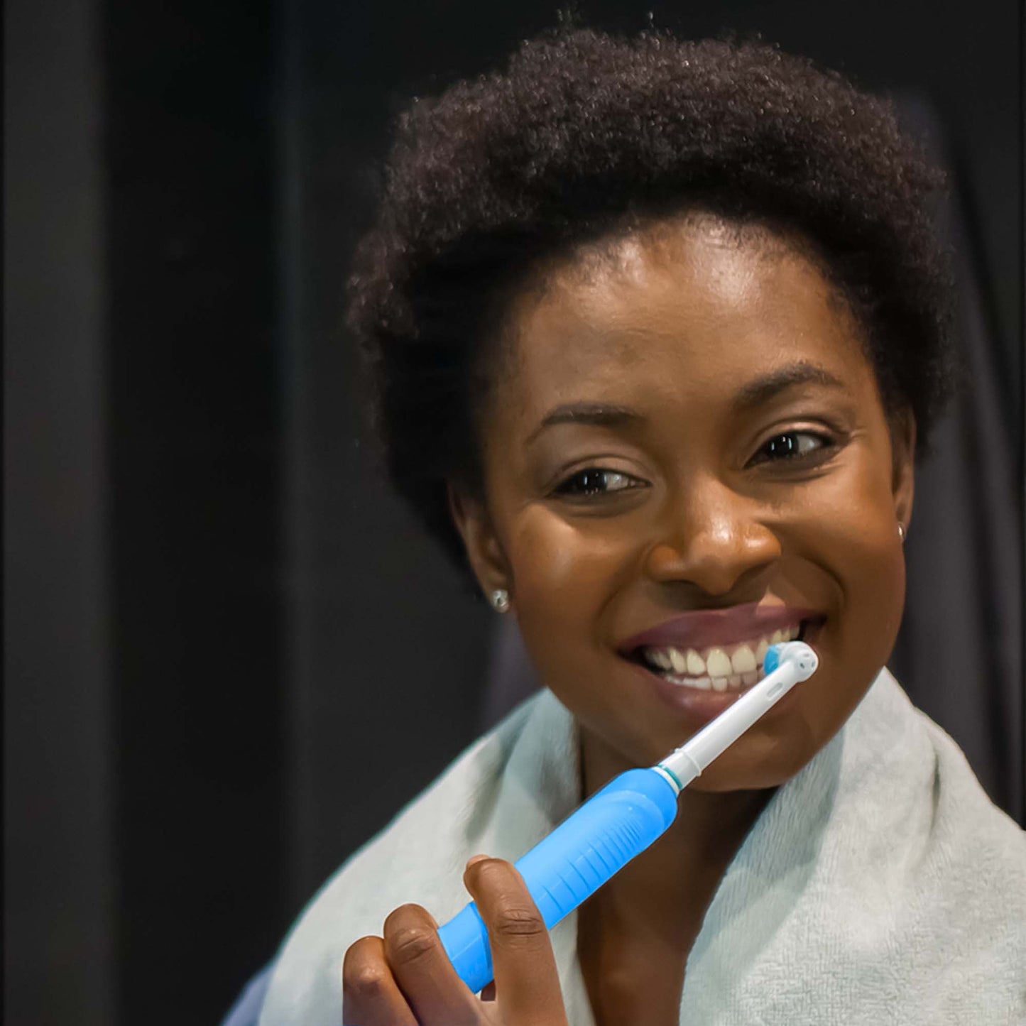 Oscillating Toothbrush – 8,800 Oscillations, 3 Modes, 3 Brush Heads